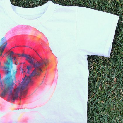 Groovy and Creative Tie and Dye Ideas for Kids Tying And Dying T-shirts