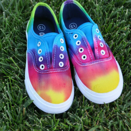 Groovy and Creative Tie and Dye Ideas for Kids Dying Hacks for Cool Shoes