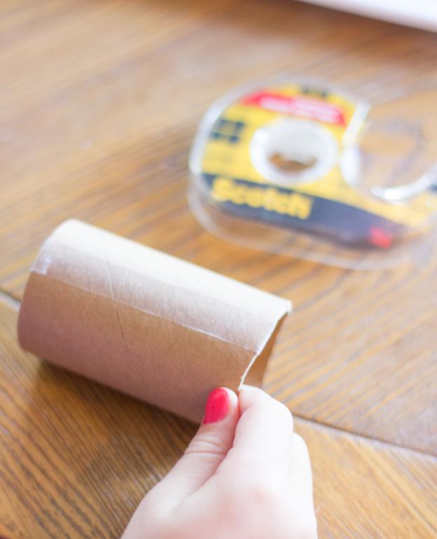 DIY Desk Organizer from Toilet Paper Rolls for Kids (Step by Step)Prepare another paper roll