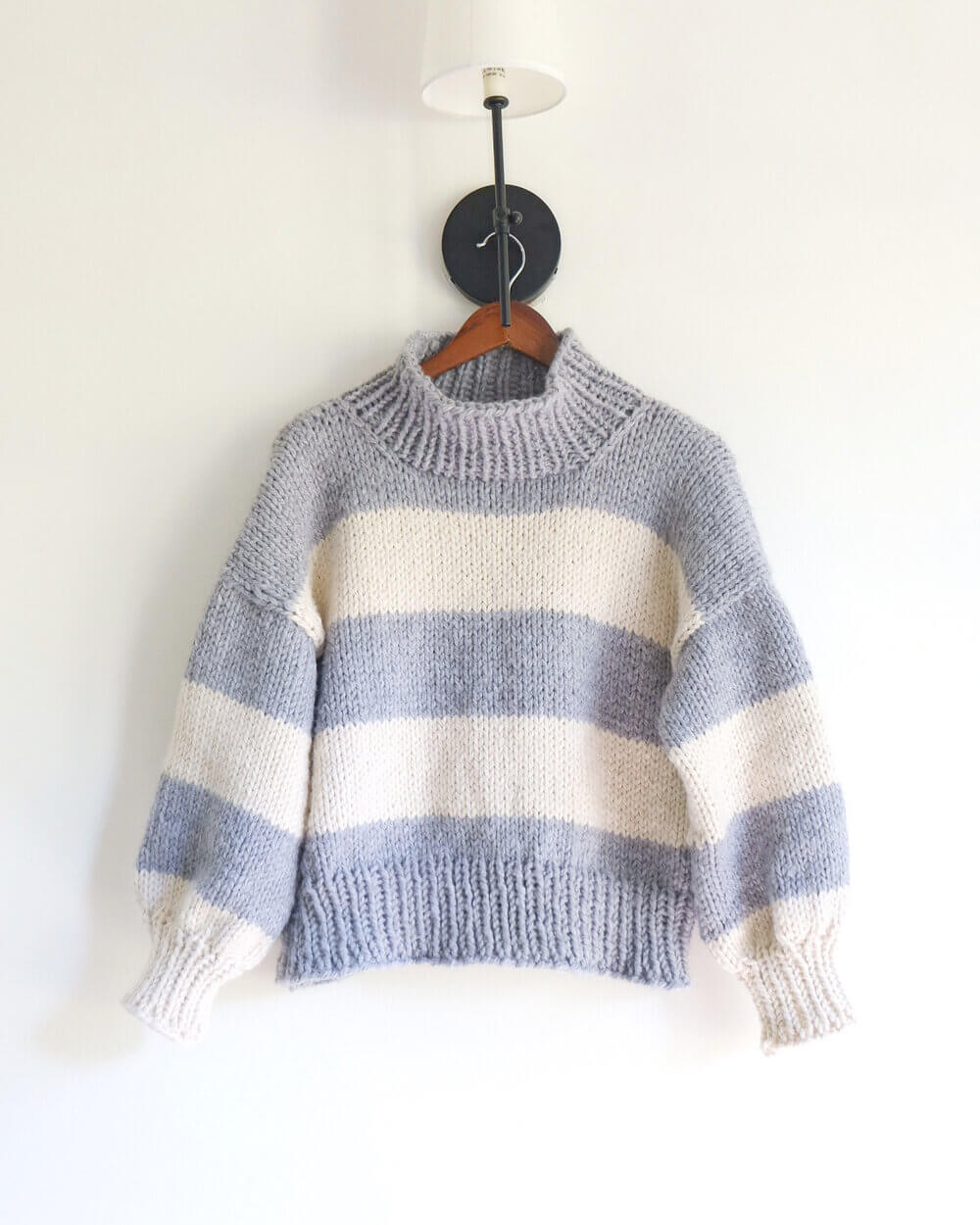 Oversized Baggy White And Blue Strap Pullover Knitting Pattern: Easy Sweater Knitting Patterns