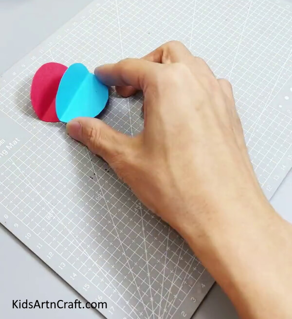 Pasting Blue Circle To The Red Circle - Create a Round Paper Caterpillar Craft For Kids 