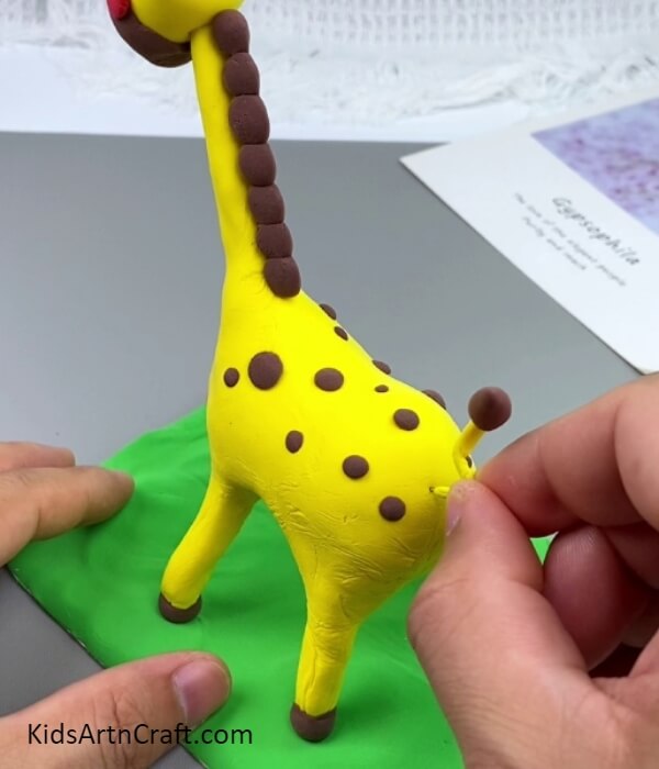 Making Giraffe Textures On Its Body And Adding A Tail-